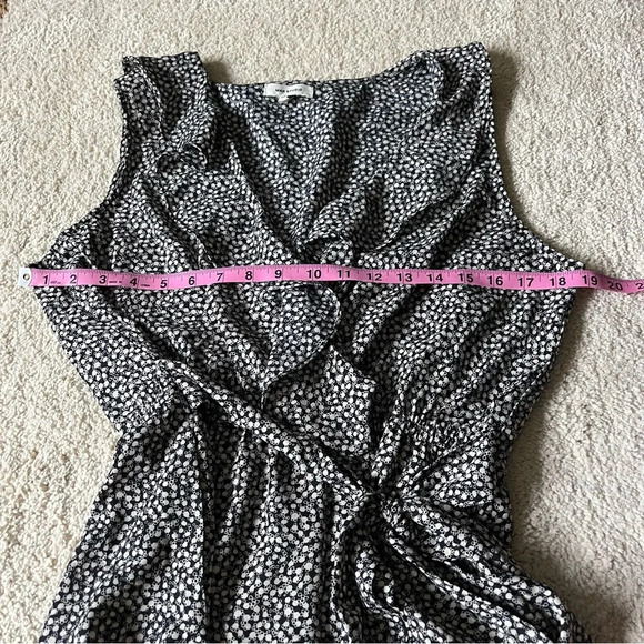 Max Studio Wrap Style Floral Top - Picture 3 of 4